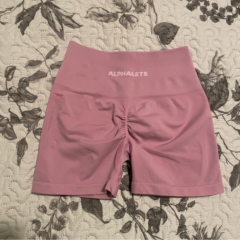Alphalete Amplify Short in Bloom (XS)